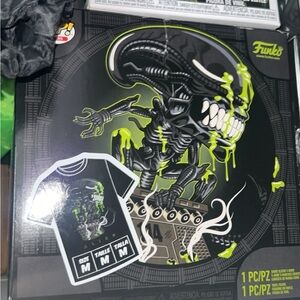 Funko Alien Reptile Graphic T Black and Neon Green,T shirt and Funko Pop figure